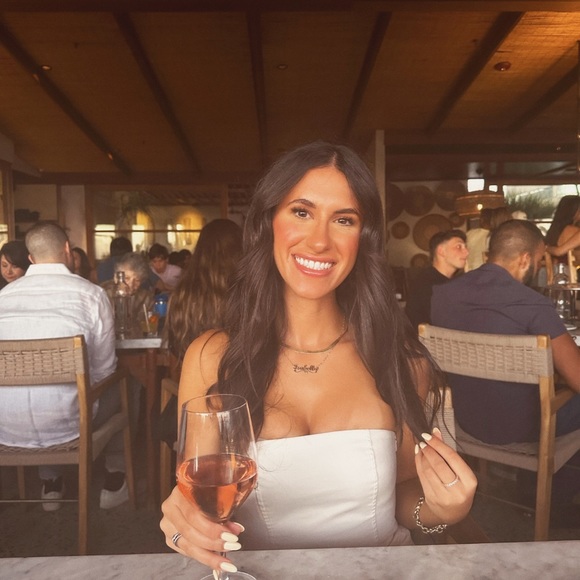 Meet your Posher, Isabella - Picture 1 of 1